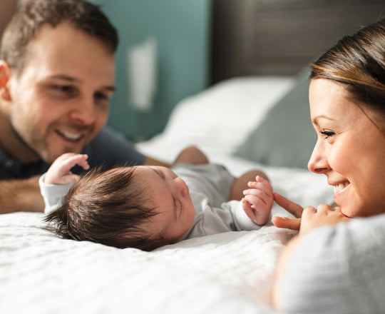 Mama und Papa mit dem Baby